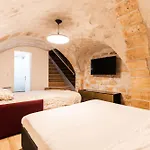 Loft 1 Bedroom Marais, Notre Dame Ac By Lcc Agency