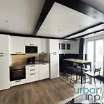 Urban Flat 13 - Pretty 2 Bedroom Parisian Flat