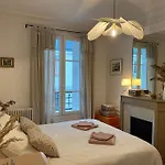 Charmant Appartement Typique Parisien