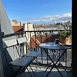 Studio Entierement Renove Avec Balcon Place De La Bastille