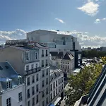Studio Entierement Renove Avec Balcon Place De La Bastille