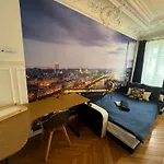 Beautiful Rooms Nearby Champs Elysees