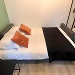 Fully Equipped Studio - 4 Mins From The Metro