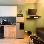 Fully Equipped Studio - 4 Mins From The Metro