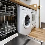 Cozy 1-Bedroom Apartment With All Amenities Near Iconic Montmartre Neighbourhood