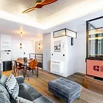 Modern Family Apartment Next To The Eiffel Tower