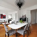 Luxury Apartment At Auteuil