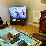 Elysees Charm