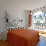 Luxury Apartment At Auteuil