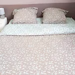 Quiet Bedroom, Comfy King Size Bed, Shared Bathroom, Paris Center