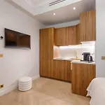 Charming Pied-A-Terre Champs-Elysee
