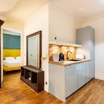 Stay In The Heart Of Le Marais!