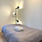 Cozy Apartment Near Pompidou Marais In Vertus