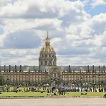 Welcoming Studio Near Eiffel Tower