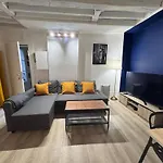 Central Flat For 7