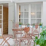 Maison Au Coeur Du Marais - II
