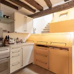 Notre-Dame Stunning 2 Bedroom Air Conditioned Flat