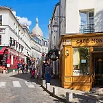Heart Of Montmartre Cute & Cozy