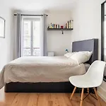 Nice And Cozy Parisian Apartment
