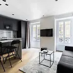 Chic Apartment In Paris 8Th - Near Champs-Elysee