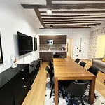 Urban Flat 108 - Stunning 4 Bdr Flat In Paris