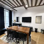 Urban Flat 108 - Stunning 4 Bdr Flat In Paris