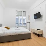 Studio Elegant Sacre Coeur Metro Anvers - Paris 18 -2P