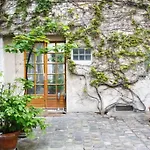 J Wonderful Flat In Le Marais