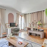 Design Apartment In Montmartre!