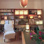 The Iris - Cosy Spacious House & Terrace