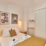 Apartment 2 Bedrooms Center Of Paris