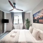 Elegant Escape Near Arc De Triomphe