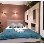 Apartment Saint Germain Des Pres By Studio Prestige