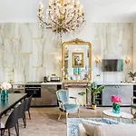 Luxury 3 Bedroom 2 Bathroom Palace Apartment - AC - Louvre
