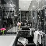 Luxury 3 Bedroom 2 Bathroom Palace Apartment - AC - Louvre