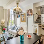 Luxury 3 Bedroom 2 Bathroom Palace Apartment - AC - Louvre