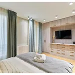 Terrace Apartment Trocadero Eiffel Tower By Studio Prestige