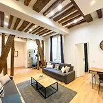 Urban Flat 67 - Spacious Parisian Flat In Paris