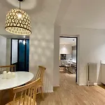 Apt 4 Guests Moderne Place Breteuil