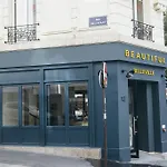 Beautiful Belleville Hotel & Hostel