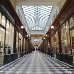 Louvre Parisian Chicsuites