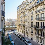 CMG Suite Premium Tour Eiffel IV