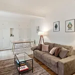 One-Bedroom Flat Close To Champs-Elysees And Eiffel Tower