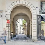 Apartment 3 People Close Eiffel Tower By Weekome