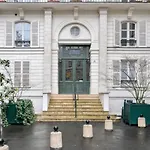 Calm And Atypical Studio Close To Quartier Latin In Paris - Welkeys