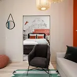 SUITE SARTRE : au cœur de la Rive Gauche, neuf, design, 2/4 personnes
