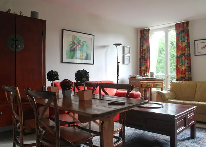 Apartment Close Canal Saint Martin