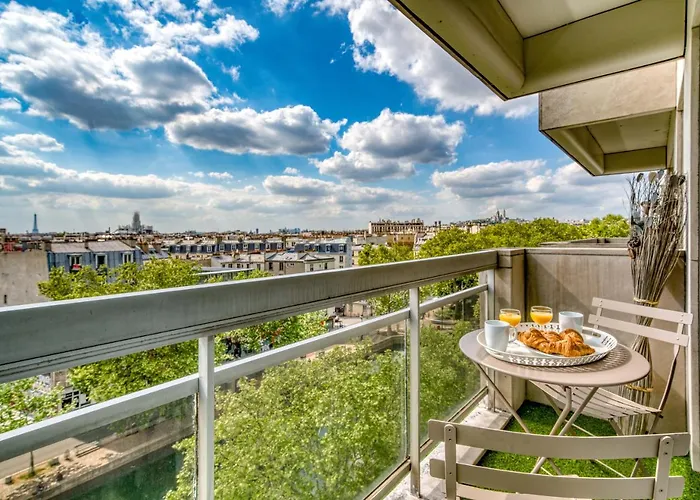 Beautiful Panoramic Terraced Studio In Paris