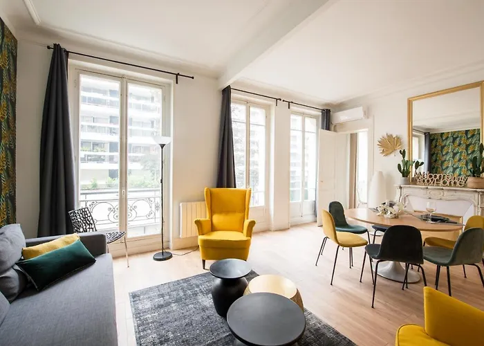 2 BR Appartement Near Tour Eiffel&Trocadéro