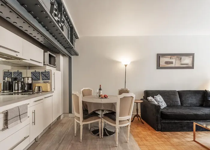 Central & Functional Apartment At Chatelet